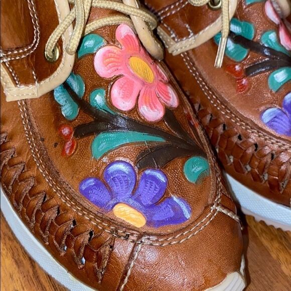 Agave Girl NWOT Handmade Floral Leather Shoes Hand Painted Womens Size 6 - Picture 3 of 7